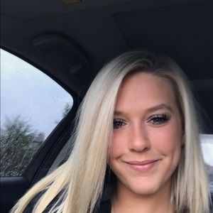 Meet your Posher, Abigail